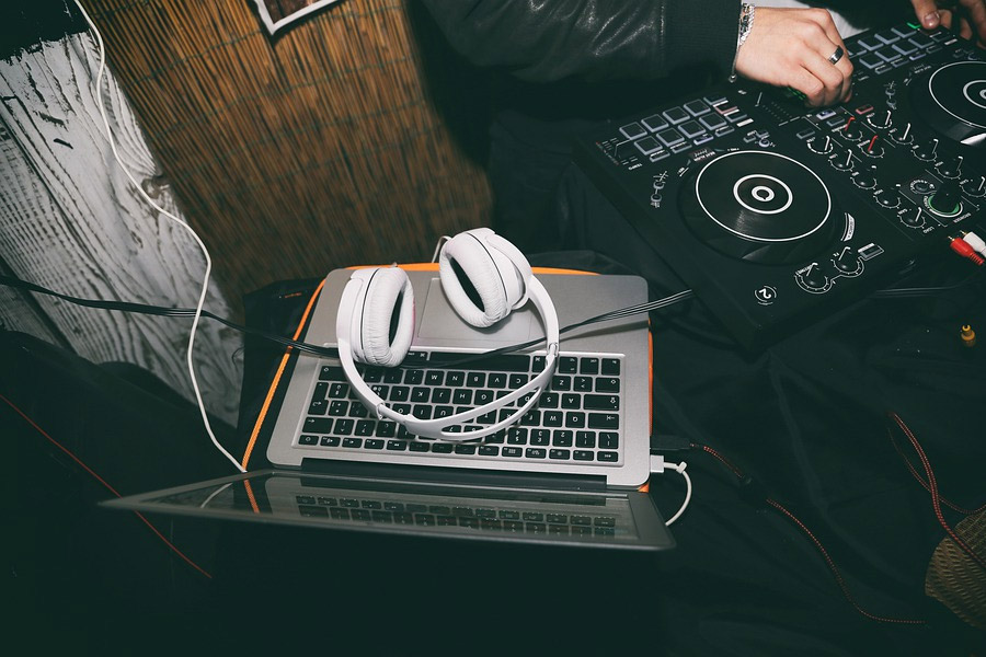 How can I protect my hearing if I wear headphones every day? How can I protect my hearing if I wear headphones every day?